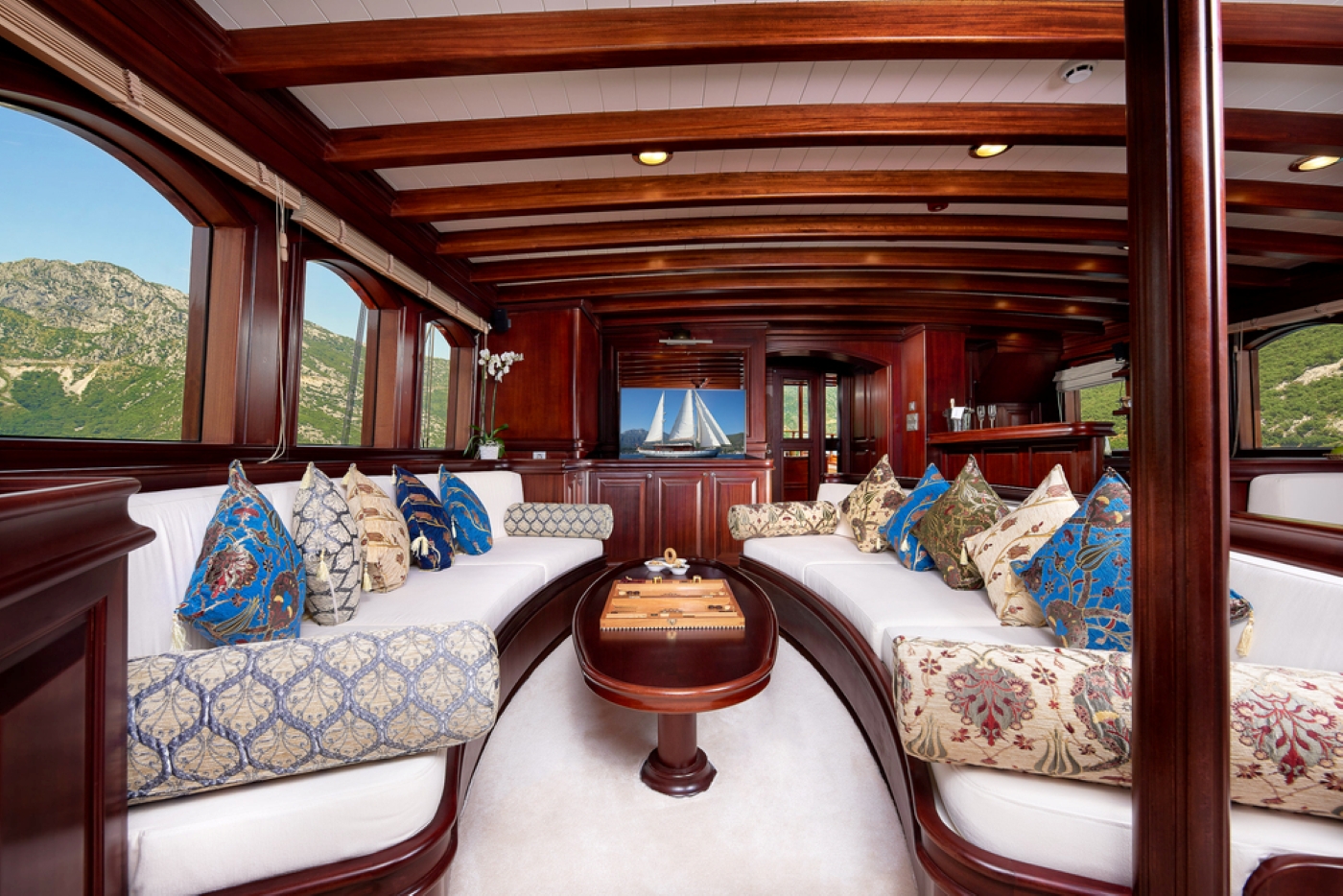 Interior Relaxation Area With Sea Views 01.jpg