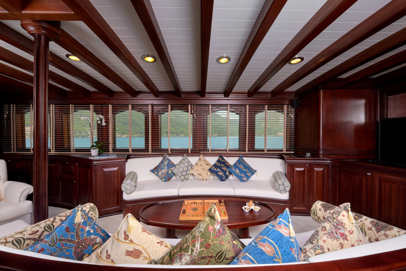 Interior Relaxation Area With Sea Views 02.jpg