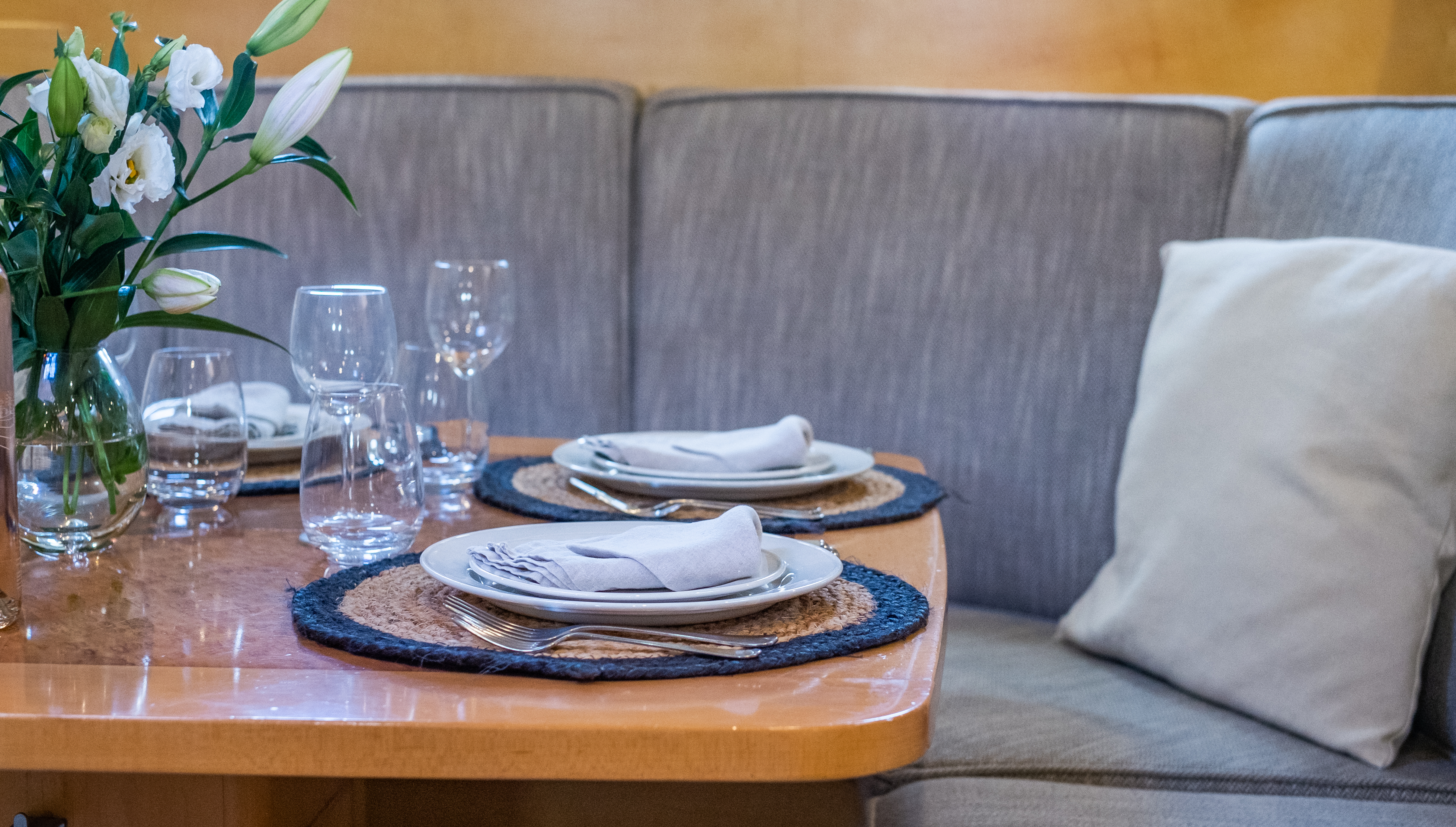 Interior dining detail 1.jpg