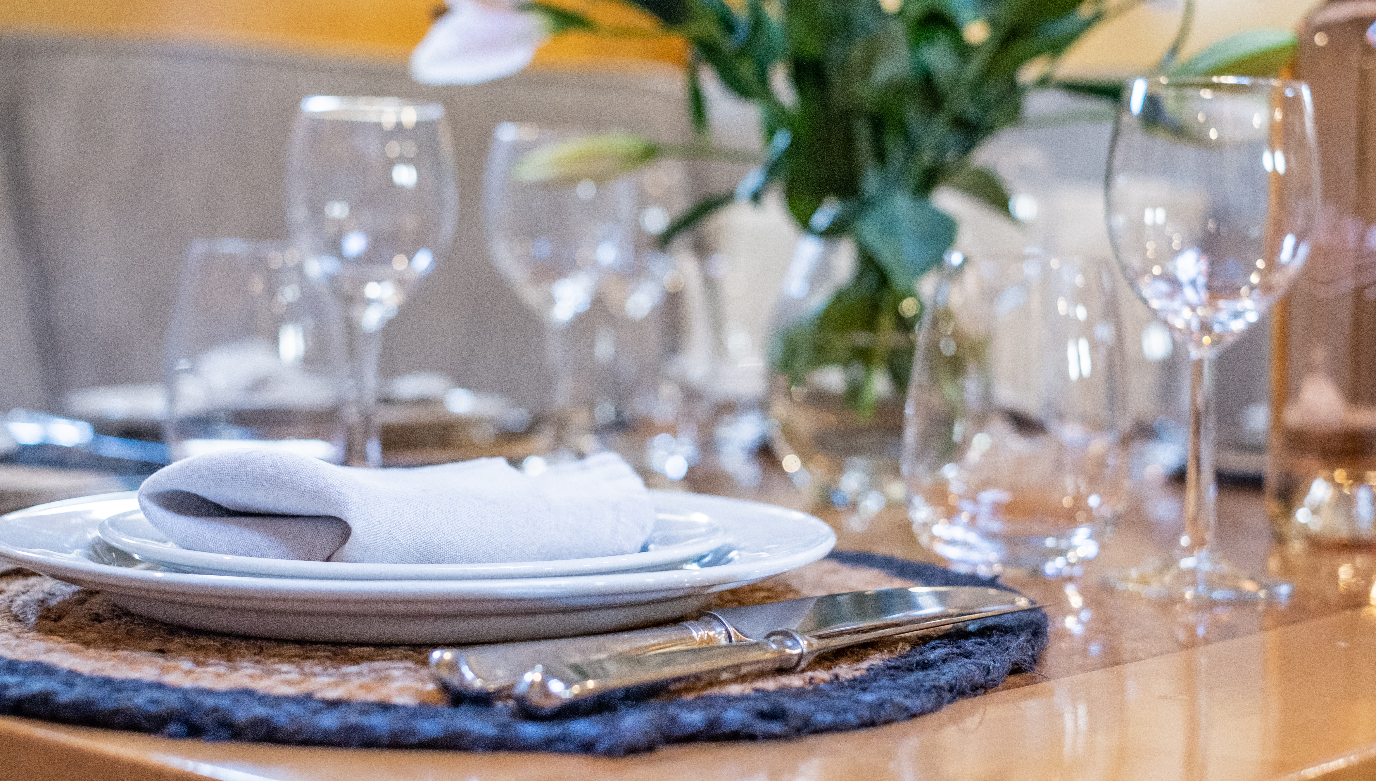 Interior dining detail 2.jpg