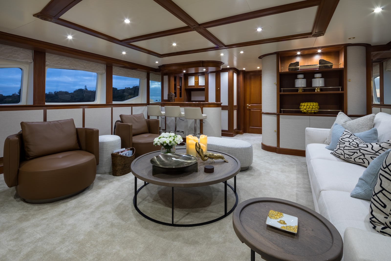 Interior saloon - Photo Jeff Brown.jpg