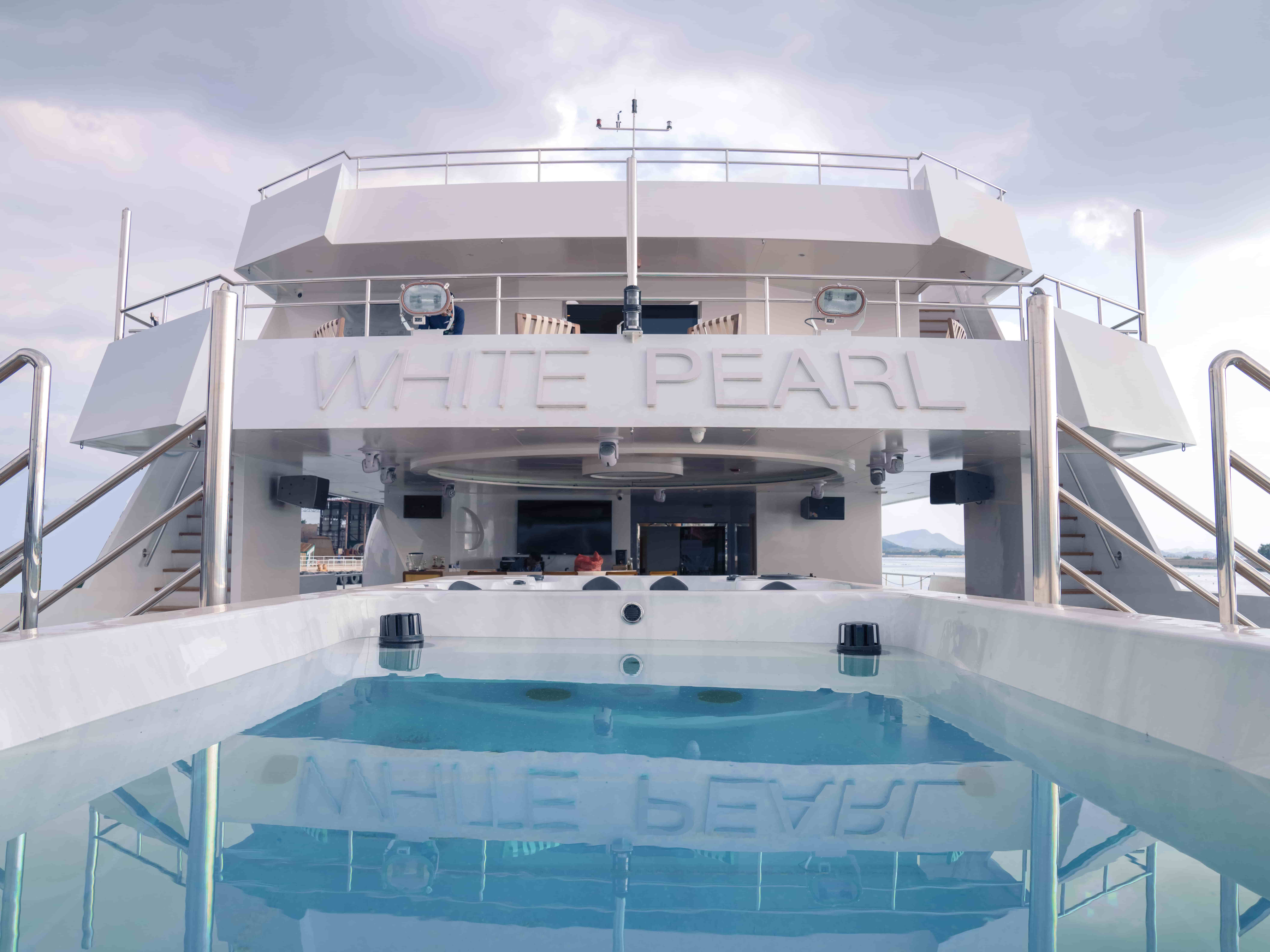 Jacuzzi _ Swimming pool6-min.jpg