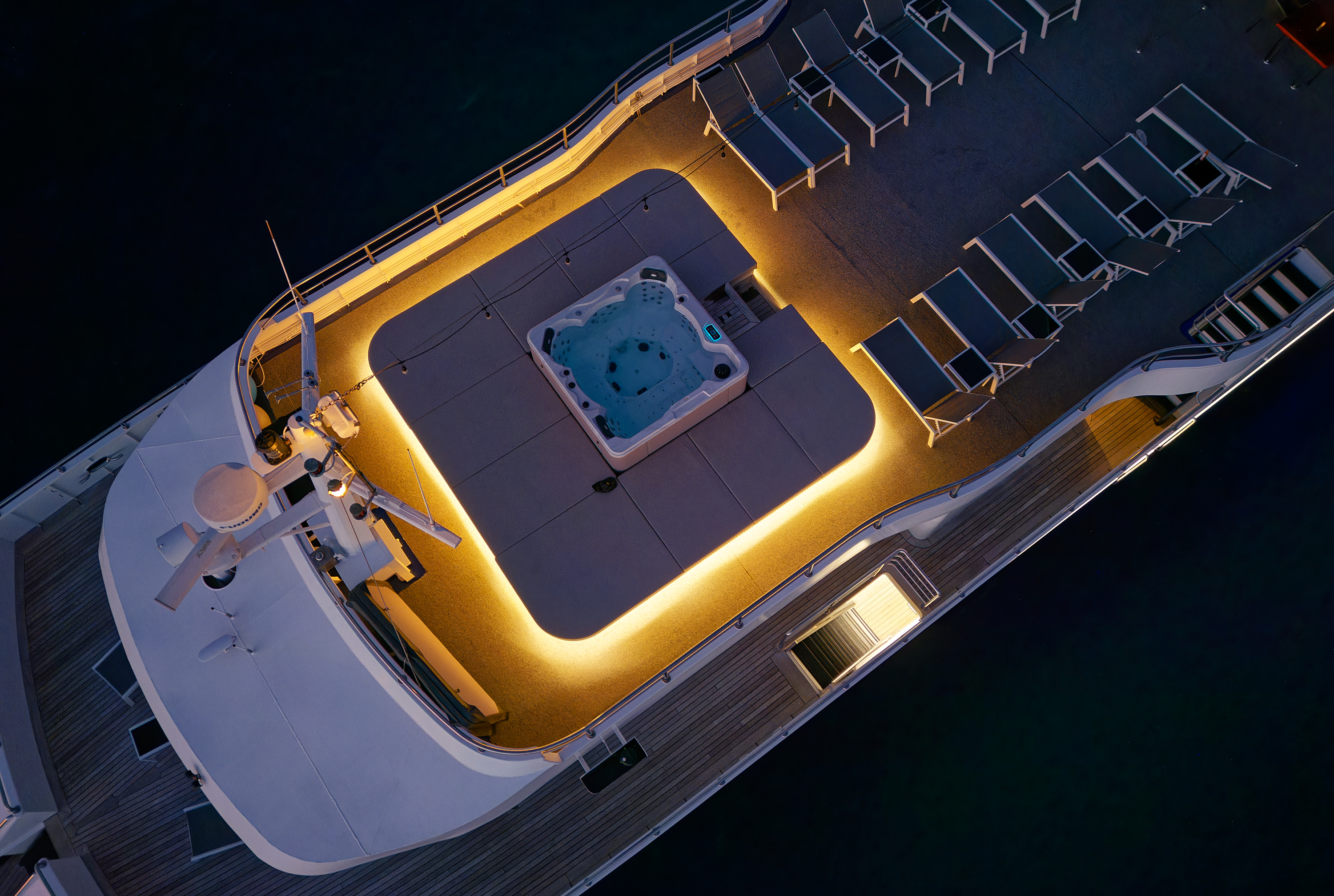 Jacuzzi by night - © ivanisevicivan.jpg