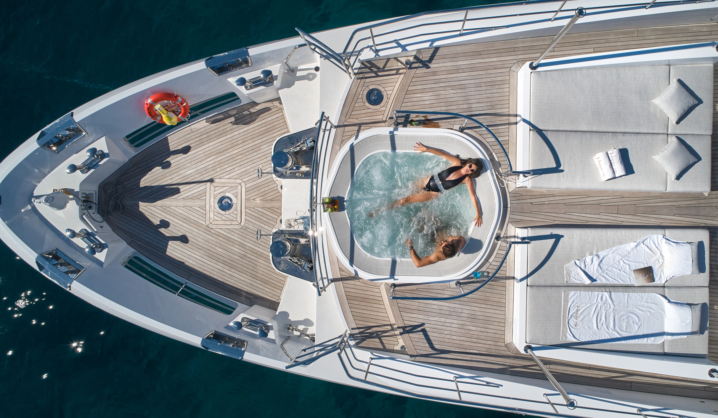 Jacuzzi lifestyle yacht.jpg