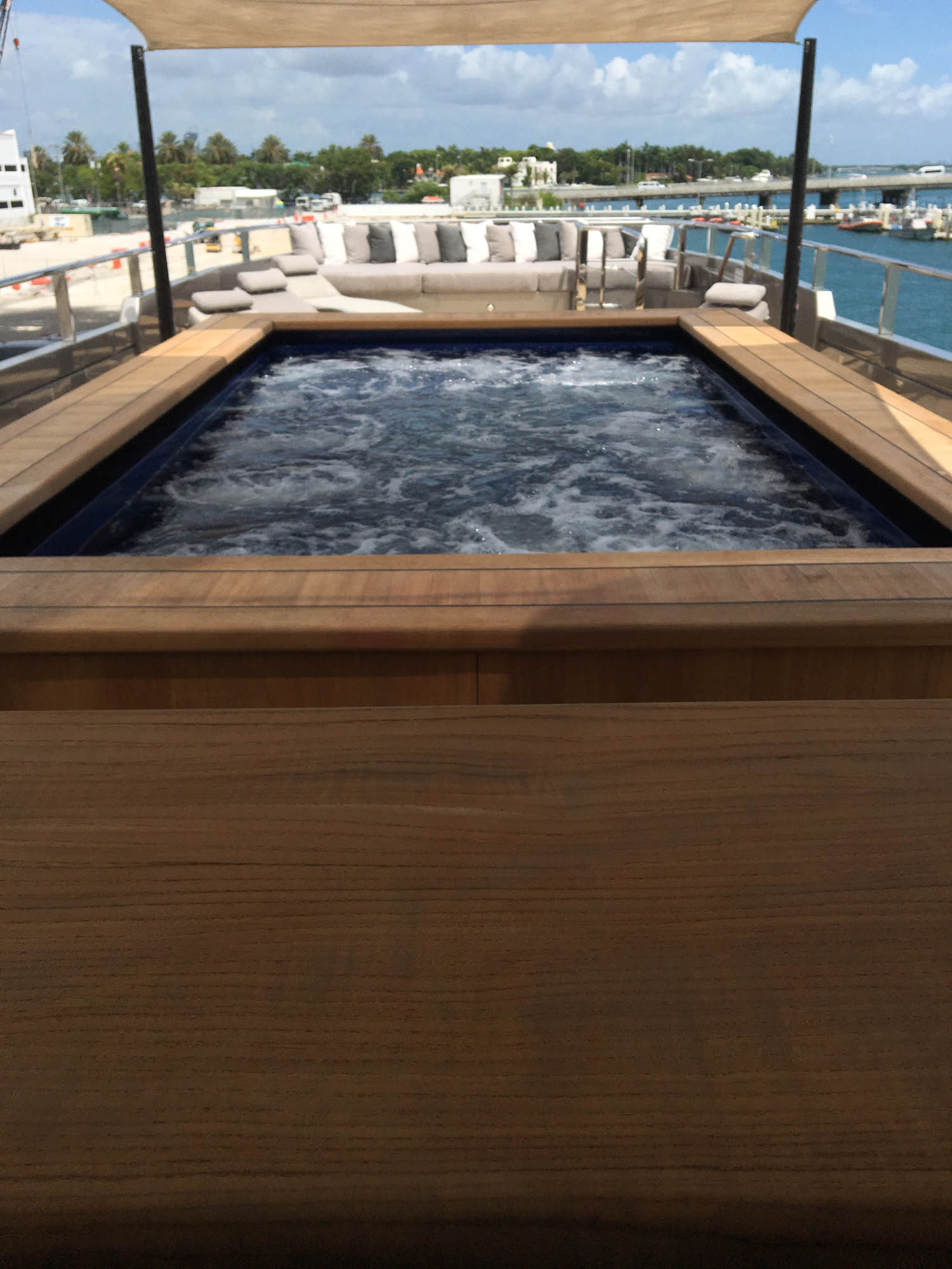 Jacuzzi on board MIZU.jpg