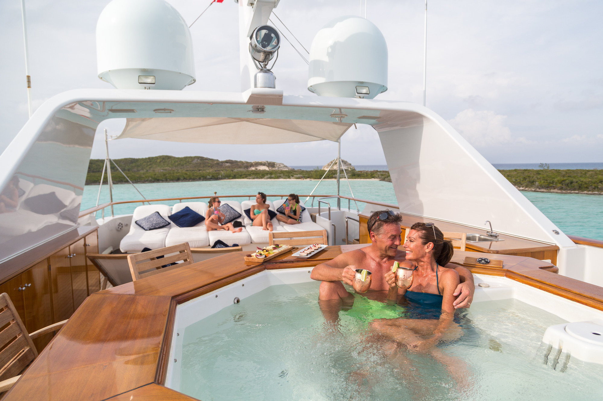 Jacuzzi on sundeck.jpg