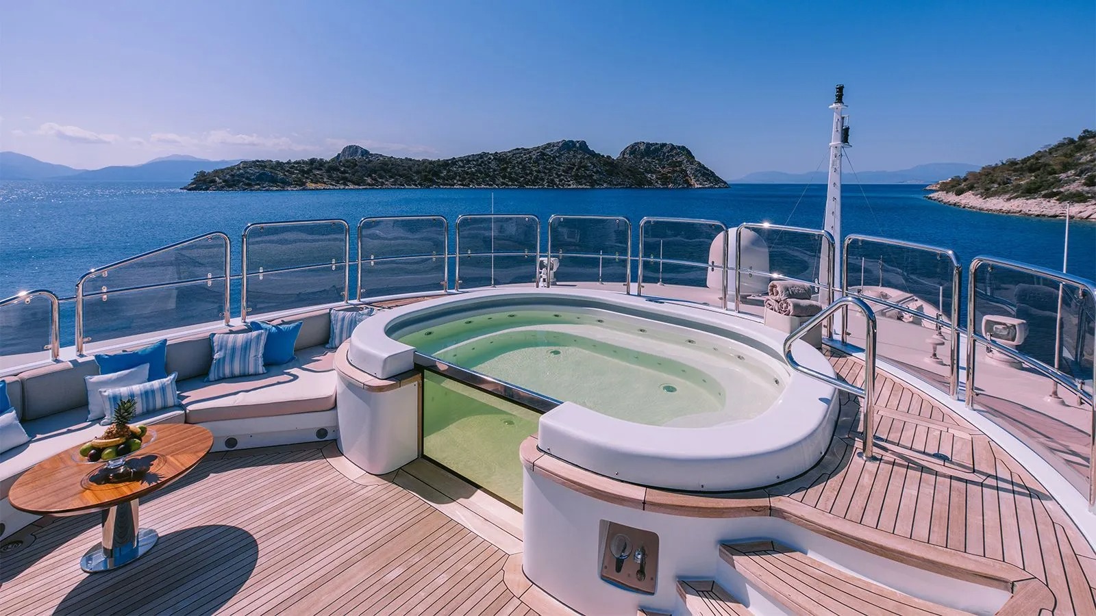 Jacuzzi with seating.jpg
