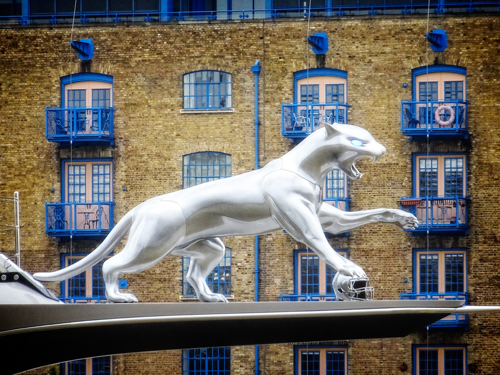 Jaguar at bow in London.jpg
