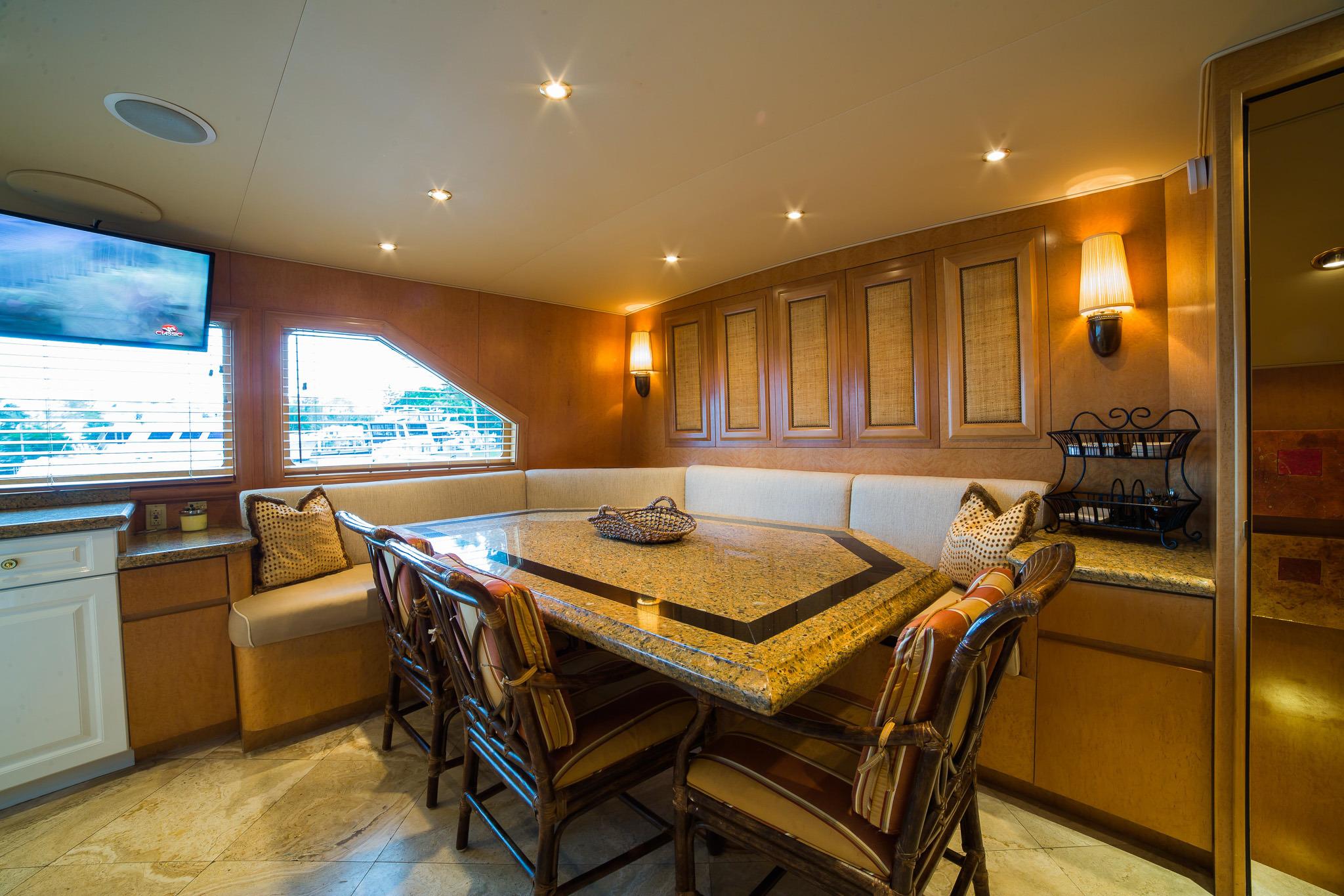 Kitchen 00002.jpg