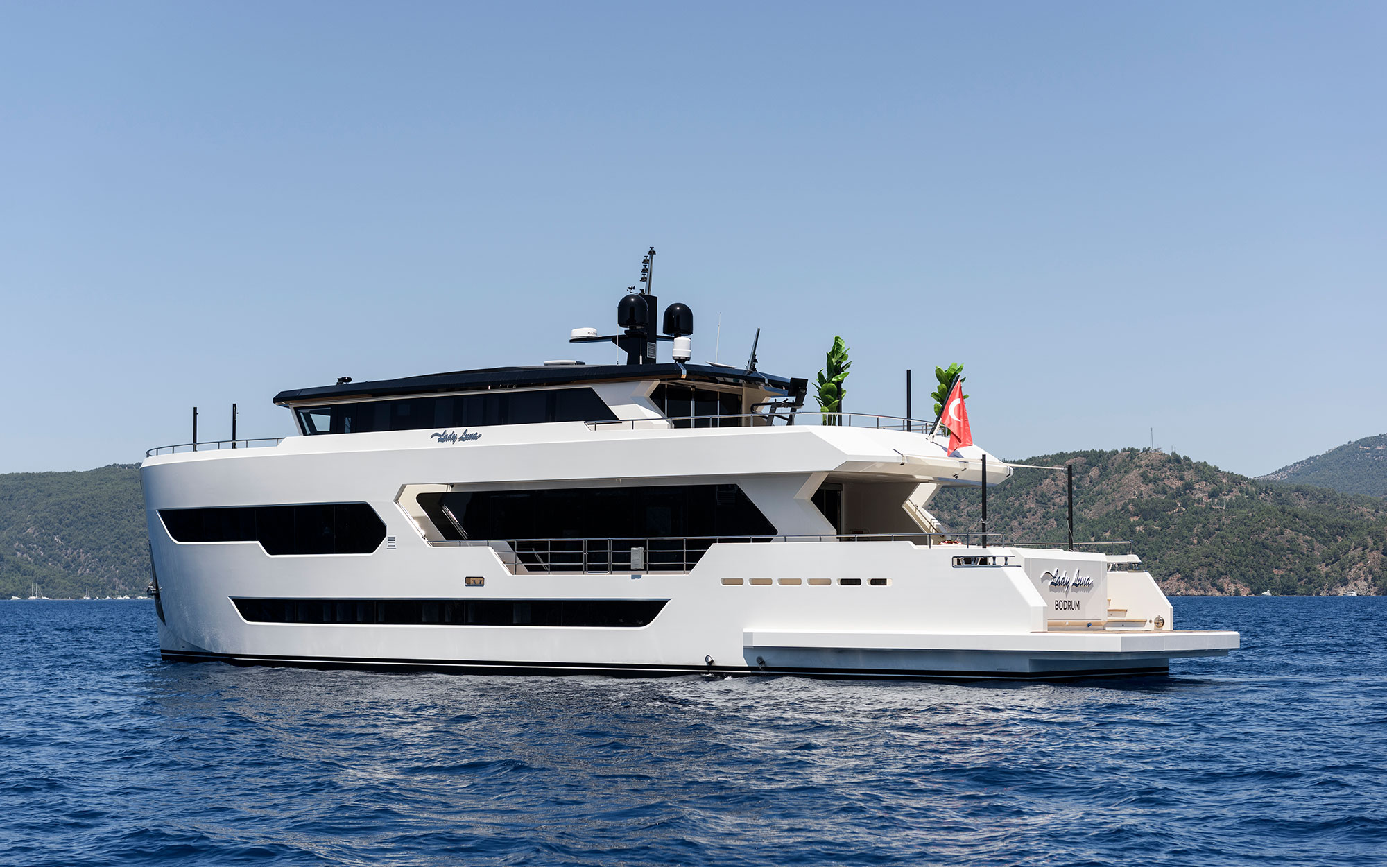 LADY LUNA yacht.jpg