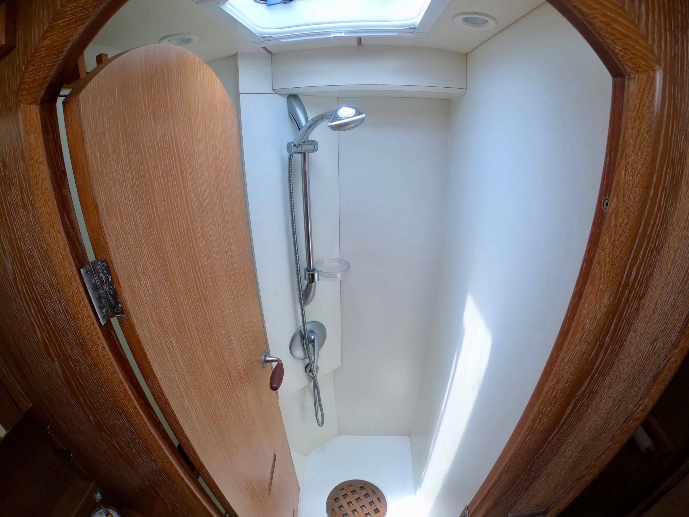 LA_PERLA_SHOWER.jpg