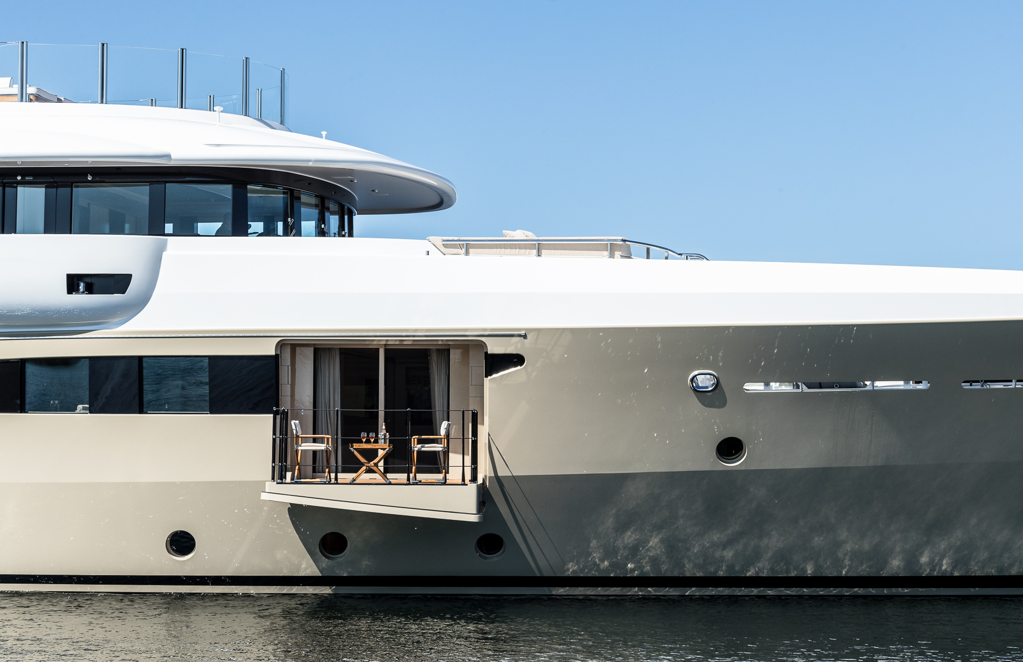 LILI - Folding balcony from the sea.jpg