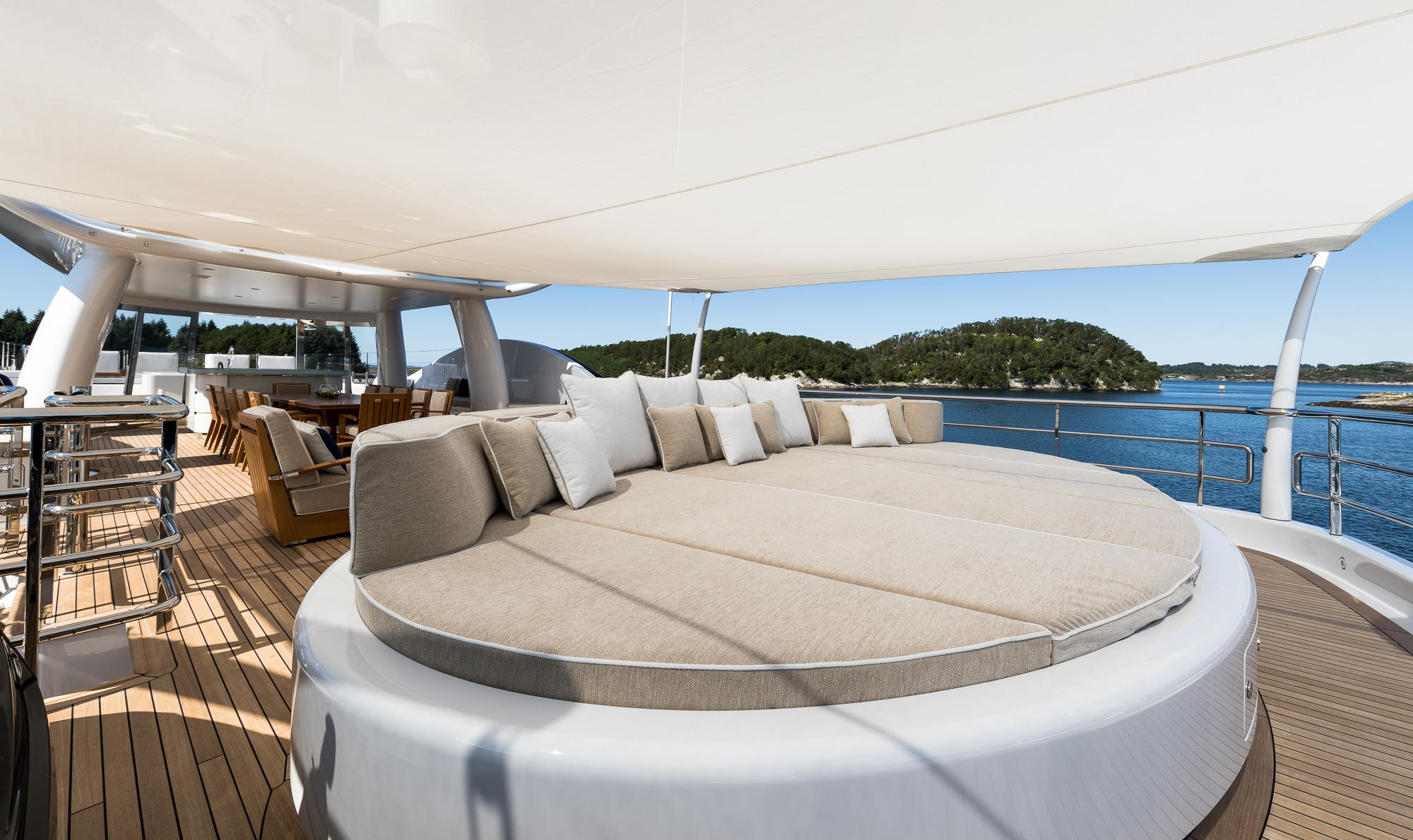 LILI - Sun deck aft.jpg
