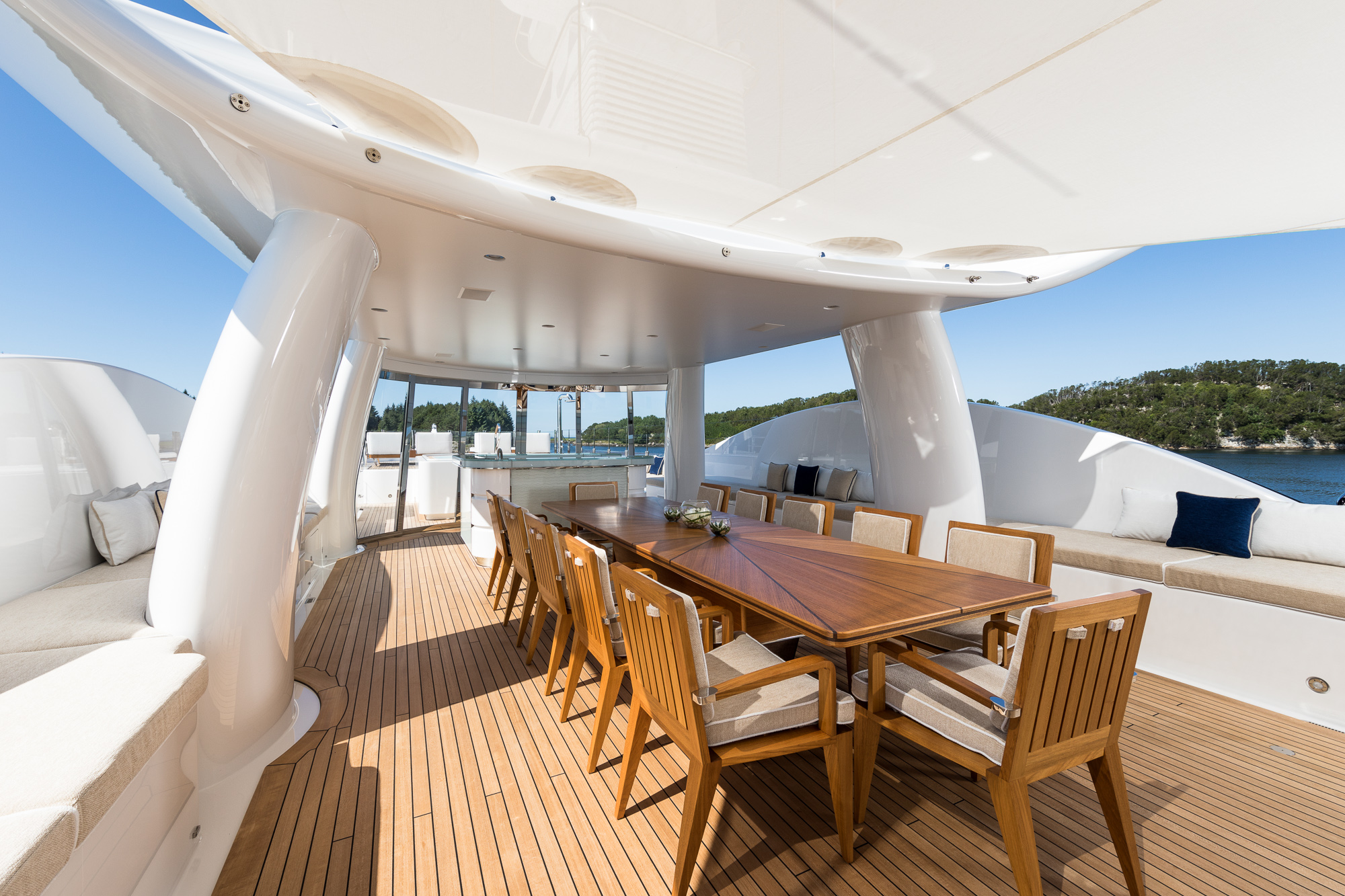 LILI - Sun deck dinning.jpg