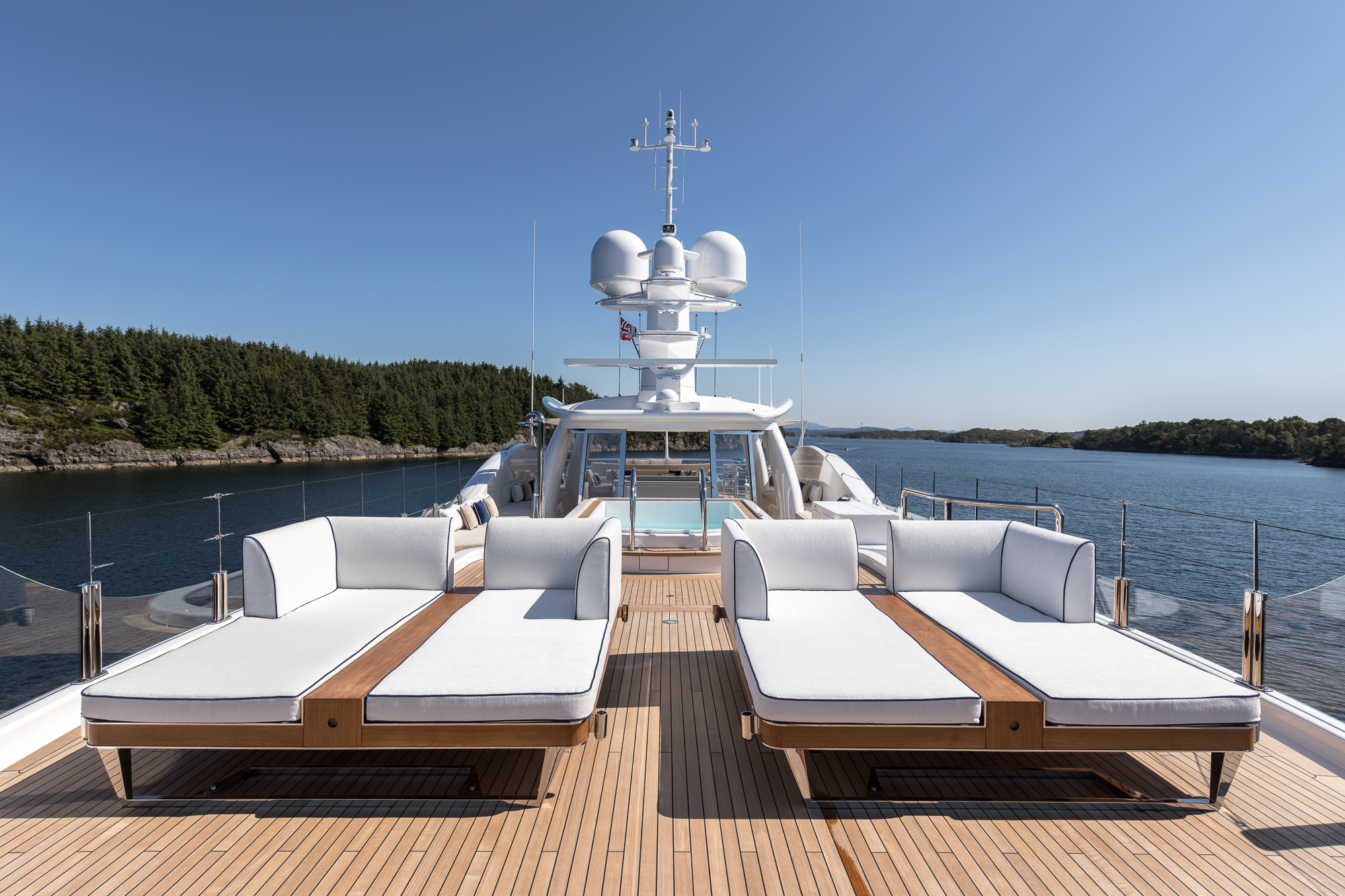 LILI - Sun deck lounge.jpg