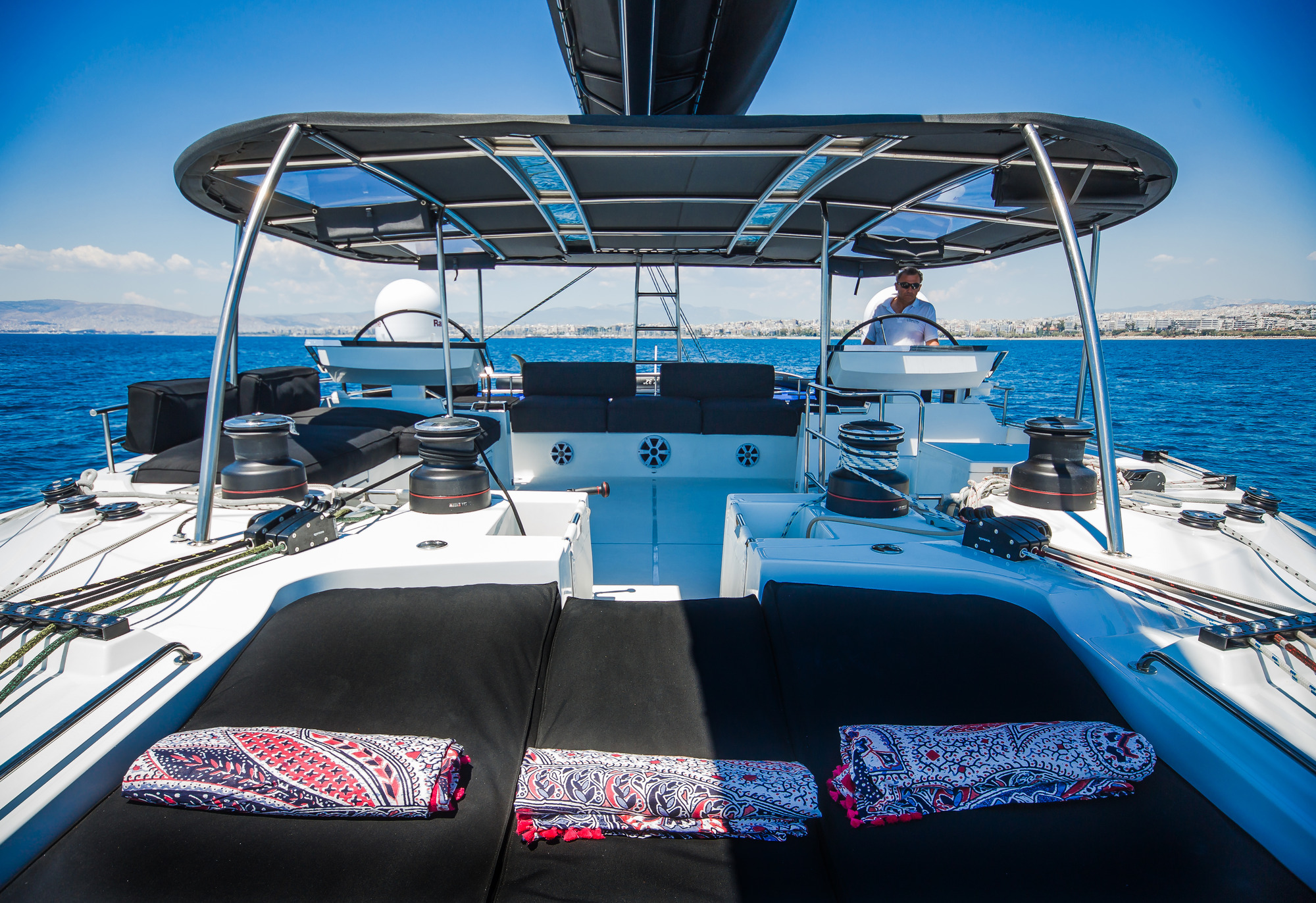 Lagoon 62 CARPE DIEM - Sunpads top deck.jpg