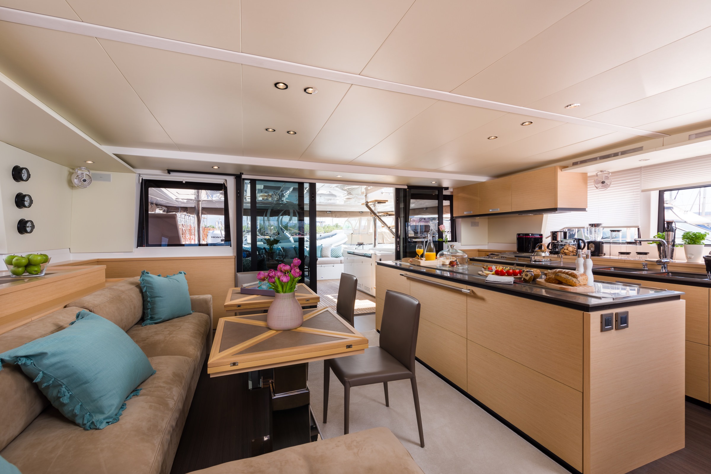 Lagoon 620 OPAL - 08.jpg