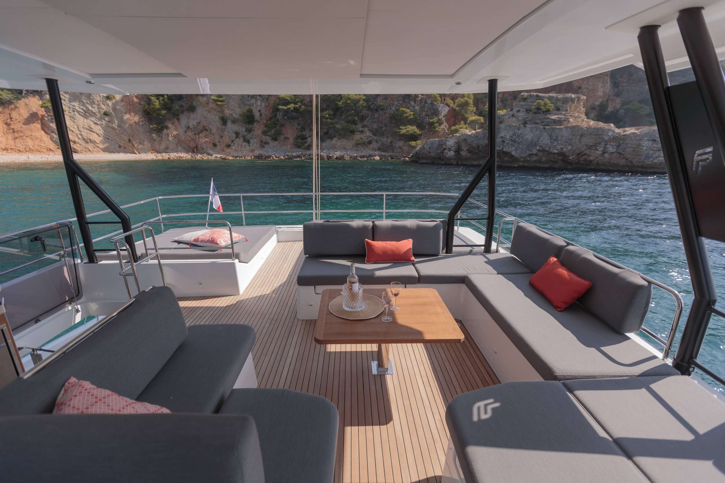 Large flybridge dining.jpg