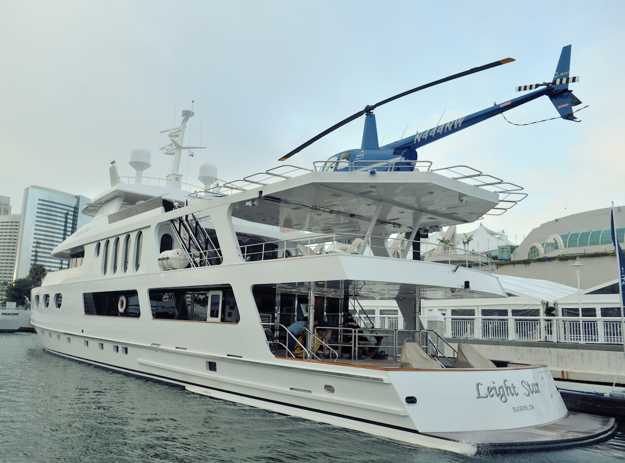 Leight Star and helicopter 4.jpg