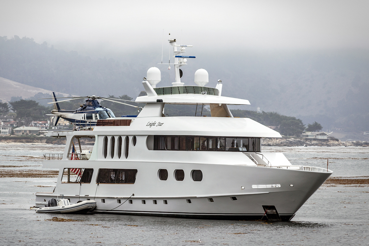 Leight Star and helicopter 4567.jpg