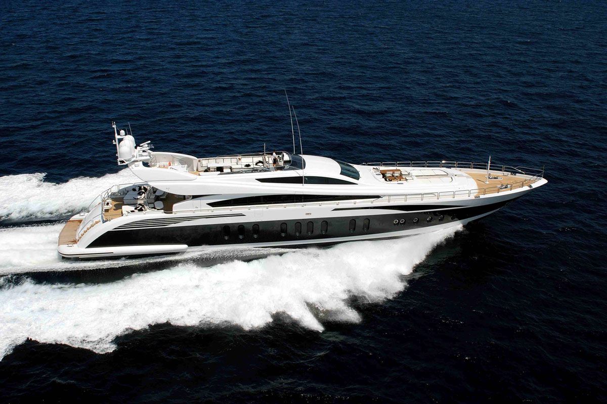 Leopard 46 PURE ONE underway.jpg