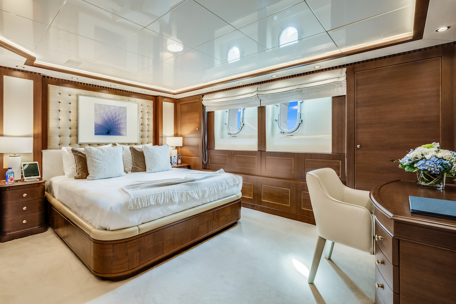 Lower deck starboard aft queen.jpg