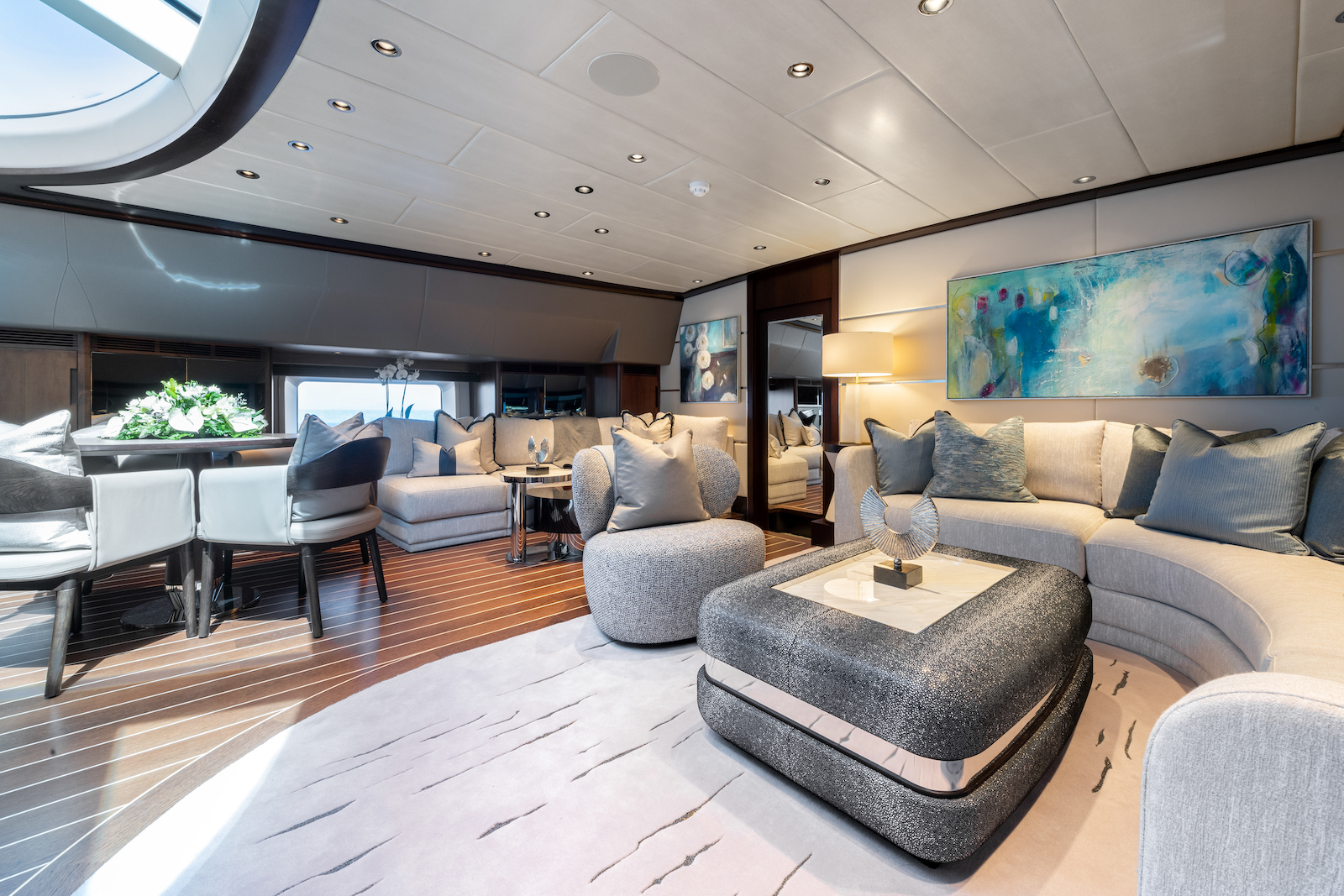 Lower saloon seating   .jpg