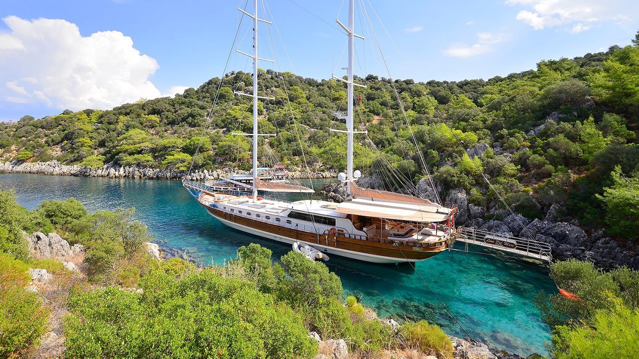 Luce Del Mare luxury yacht.jpg
