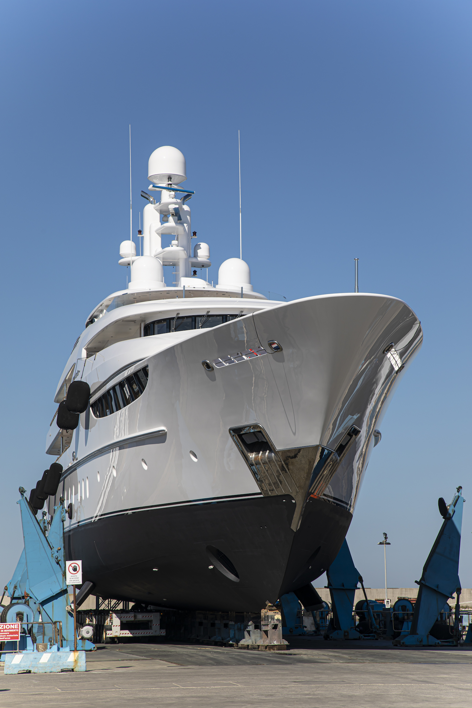 Lusben refits MY Oasis - Lurssen 60m .jpg