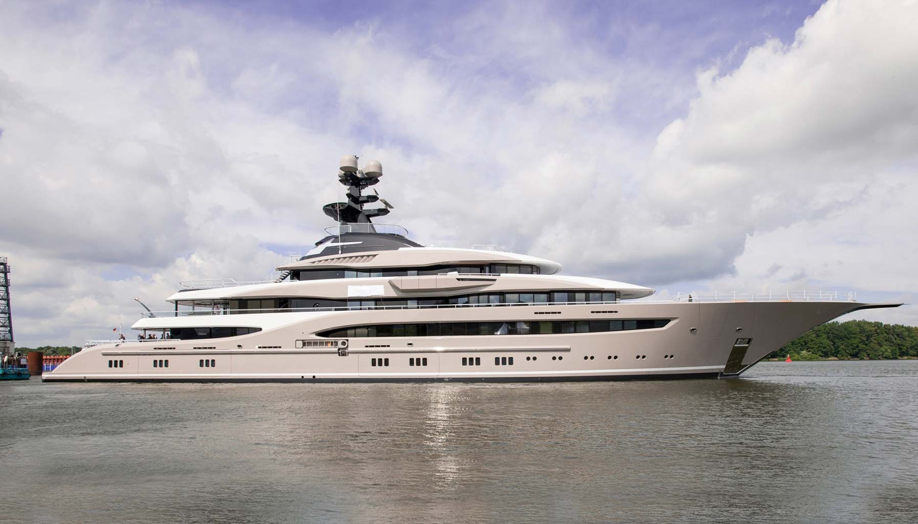 Luxury Motor Yacht - Photo by Klaus Jordan.jpg