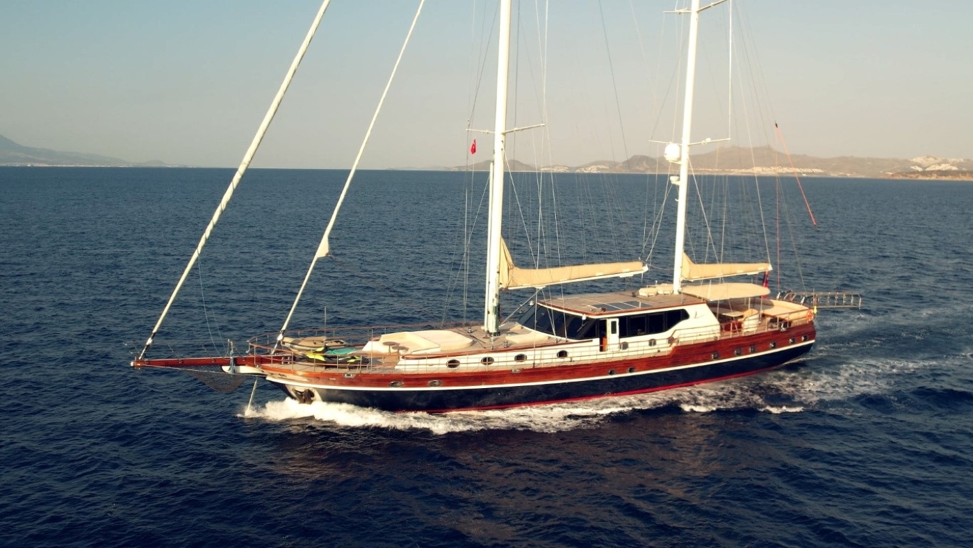 Luxury Superyacht DRAGONFLY.jpg