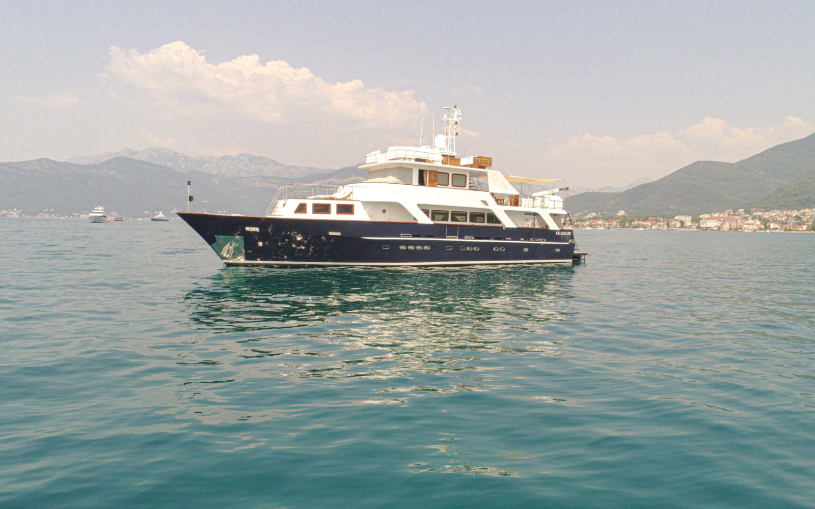 Luxury Superyacht PRINCESS MAELA.png