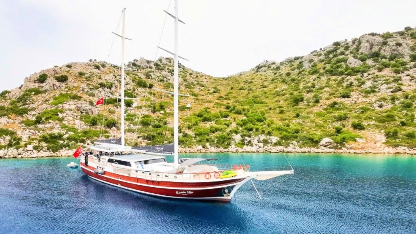 Luxury Superyacht QUESTA VITA.jpg