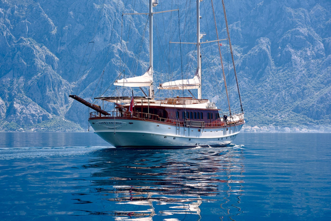 Luxury Superyacht RIANA.jpg