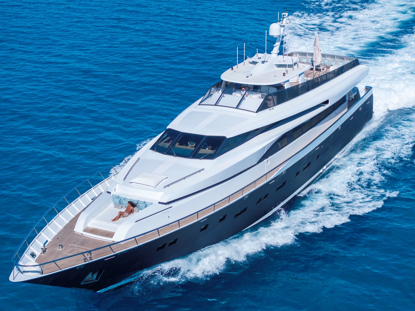 Luxury Yacht FONERS.jpg