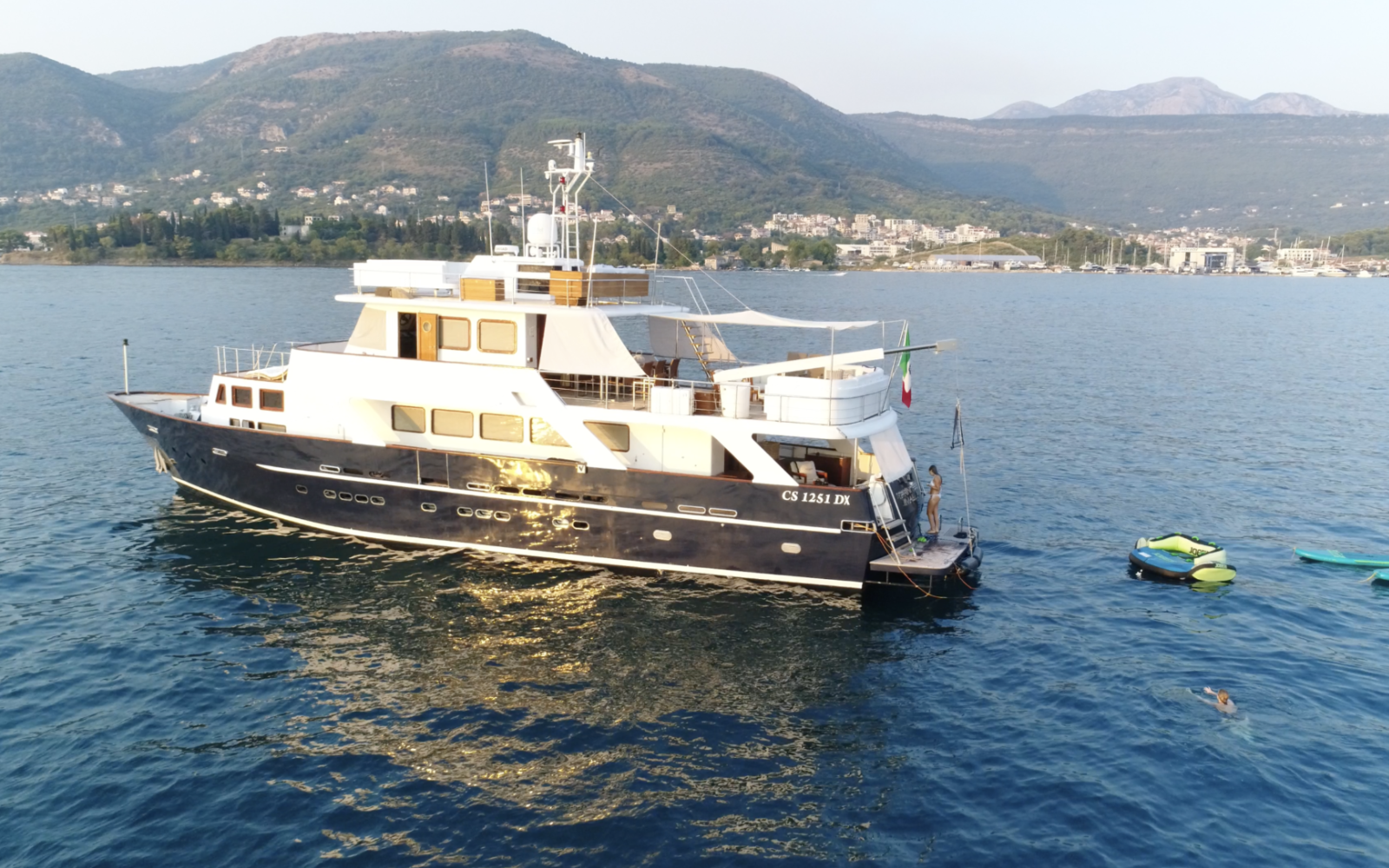 Luxury Yacht PRINCESS MAELA.png