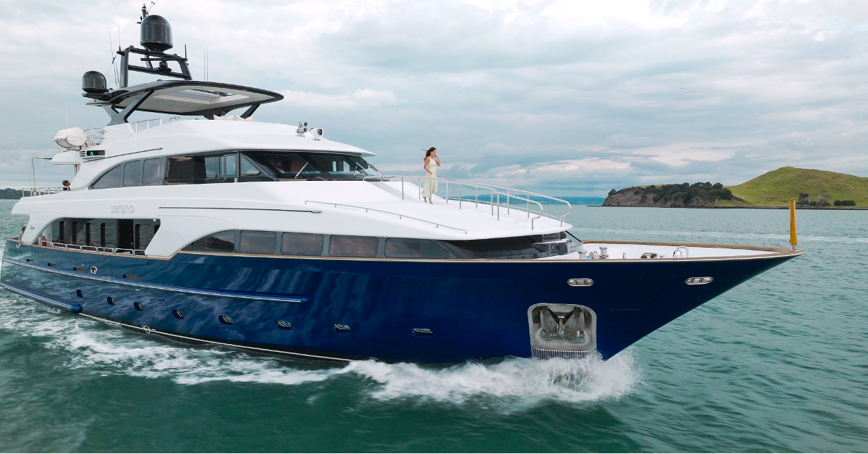 Luxury charter yacht SERENO.png
