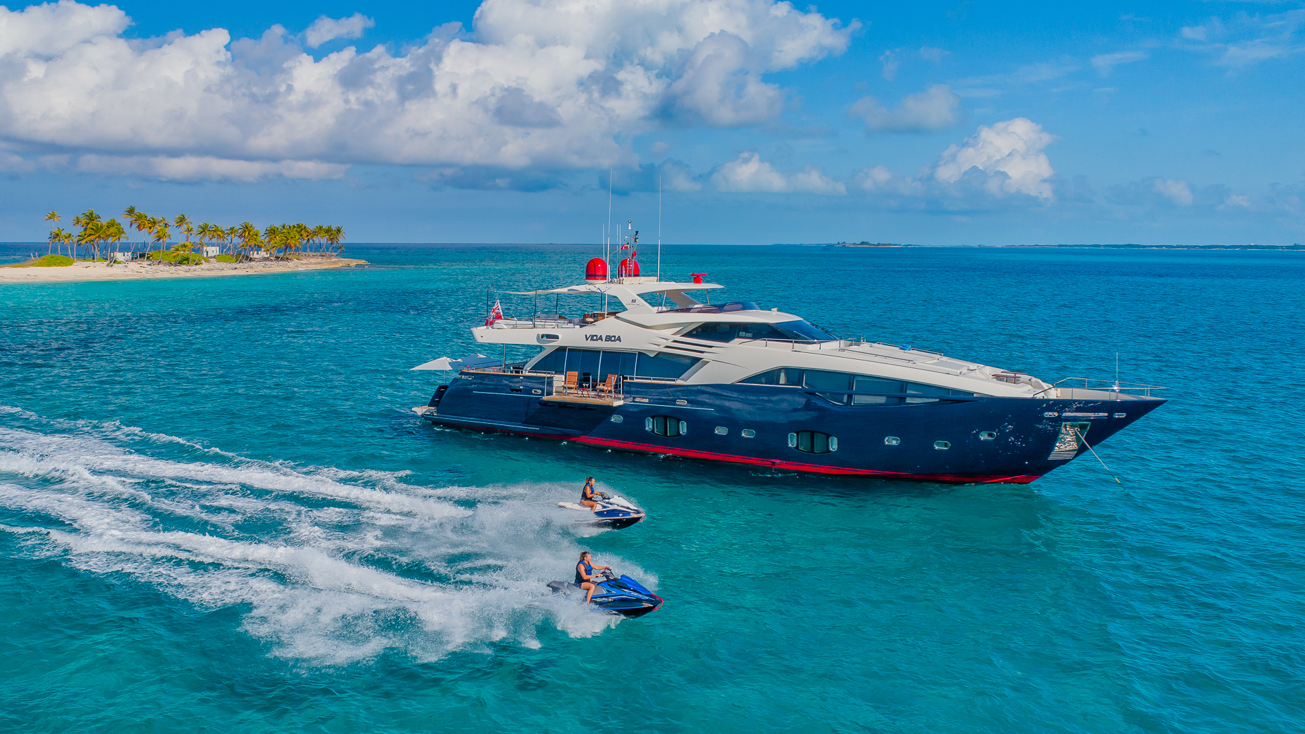 Luxury charter yacht VIDA BOA.jpg