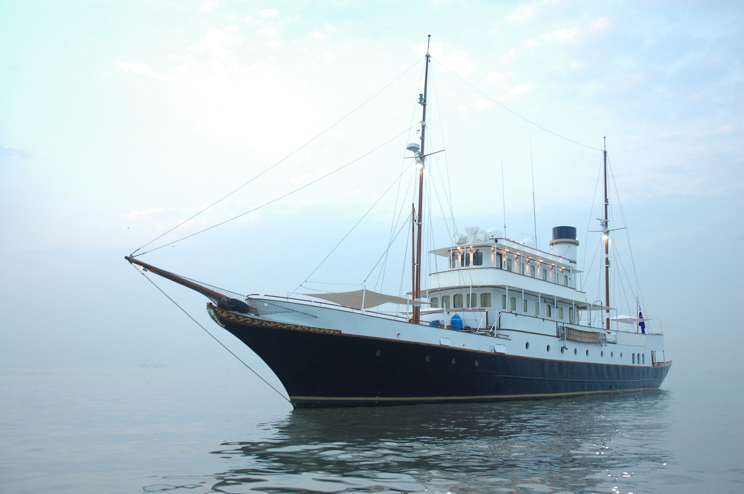 Luxury superyacht KALIZMA.jpg
