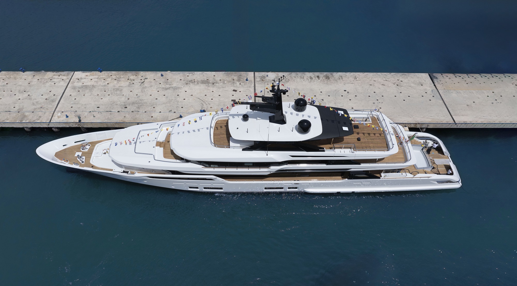Luxury yacht ASANTE.jpg