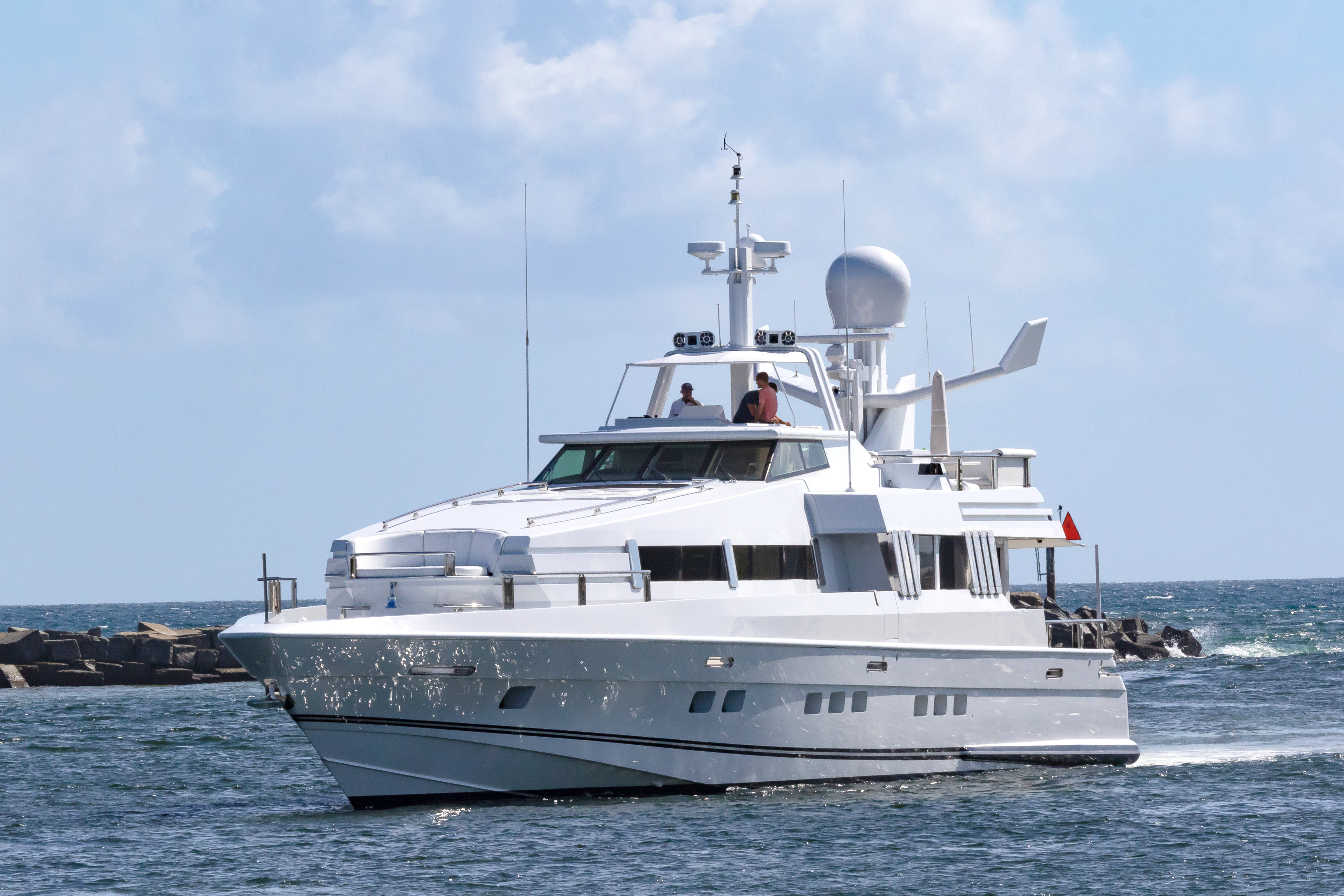 Luxury yacht HIGHLINE.jpg