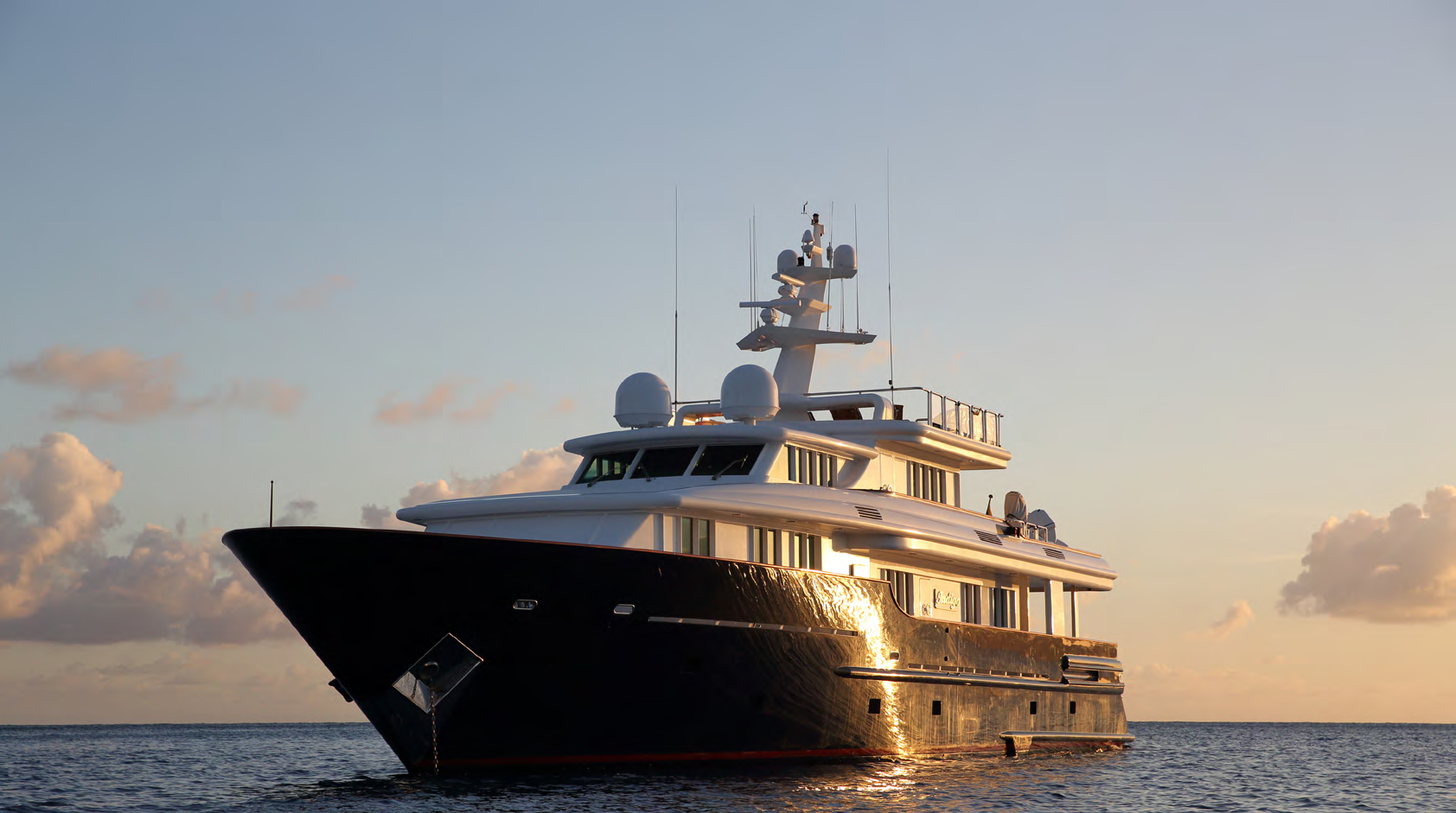Luxury yacht INDIGO.png