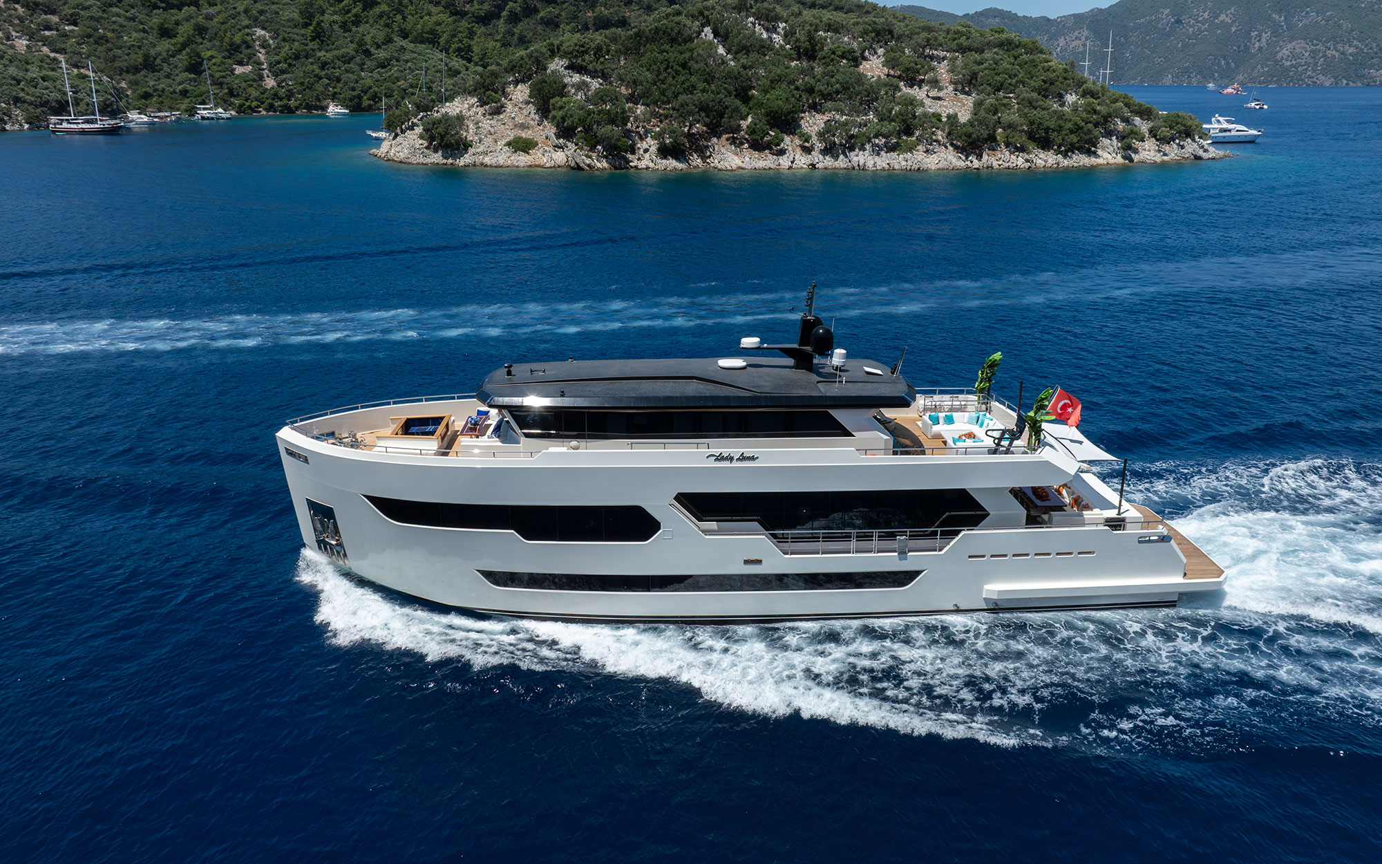 Luxury yacht LADY LUNA.jpg