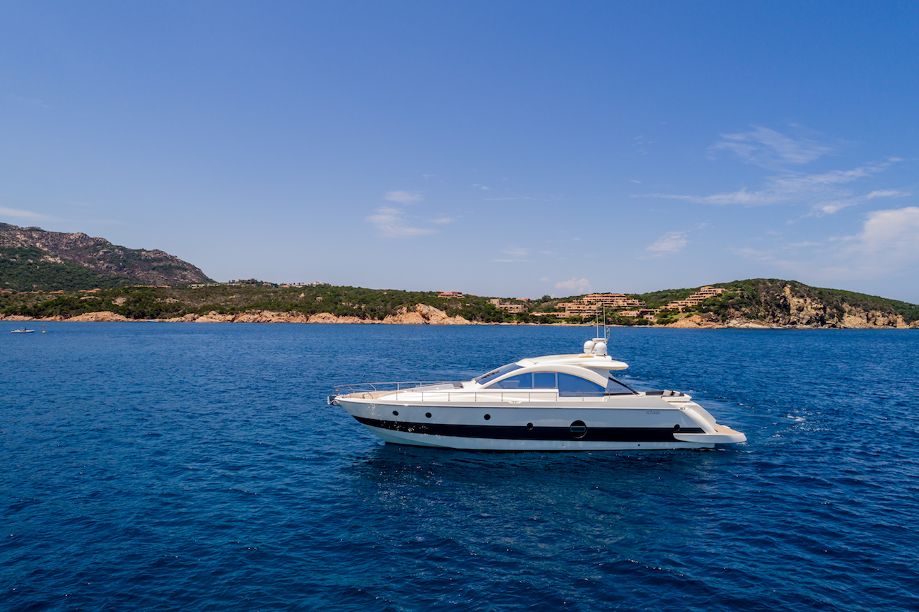 Luxury yacht MINE.jpg