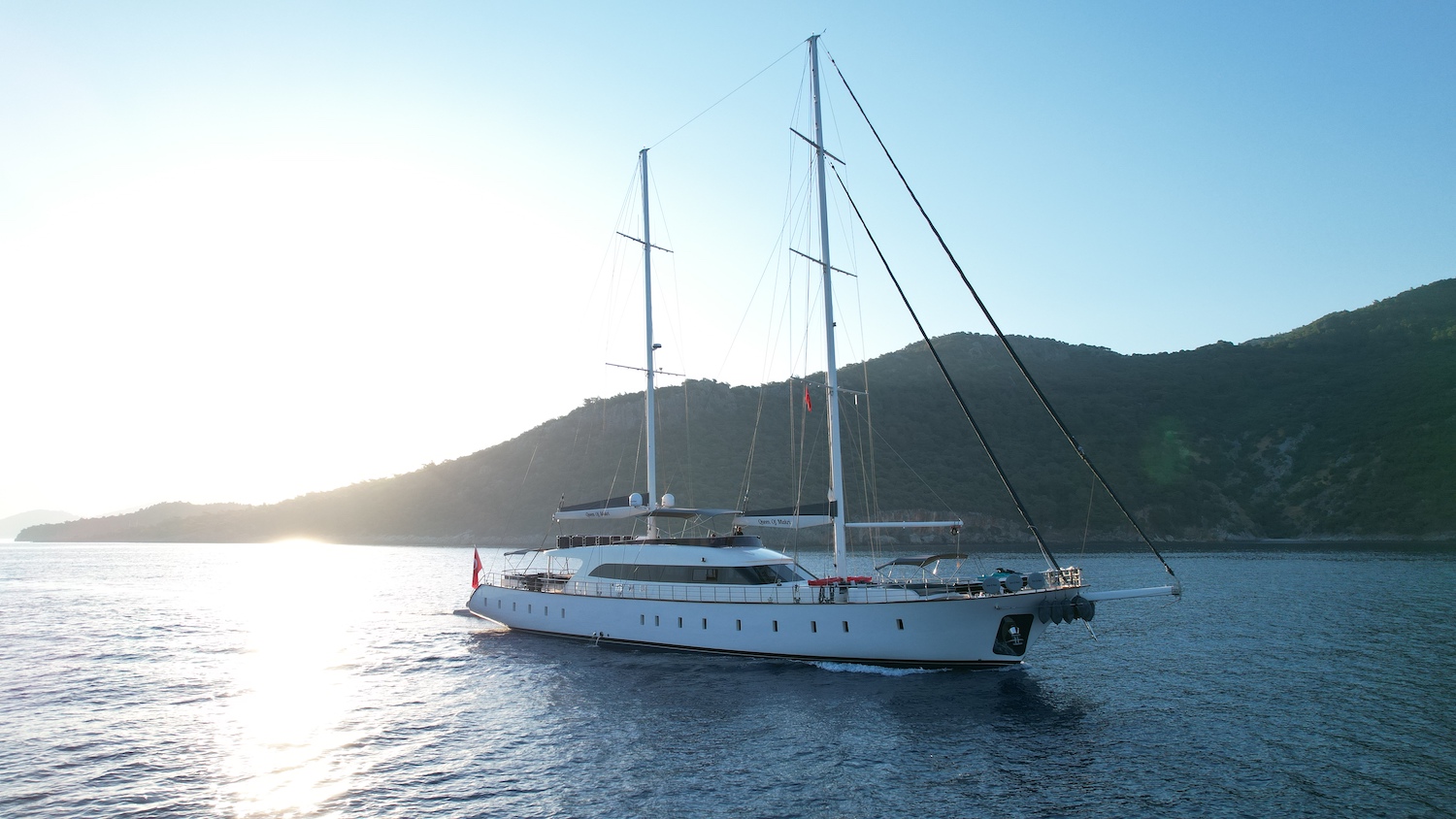 Luxury yacht QUEEN OF MAKRI.jpg