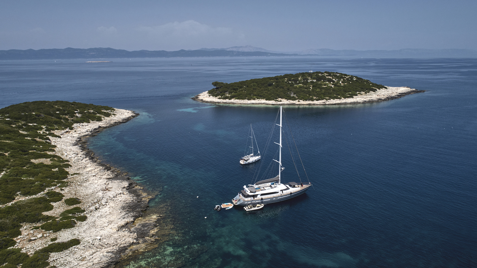 Luxury yacht SAN LIMI.jpg