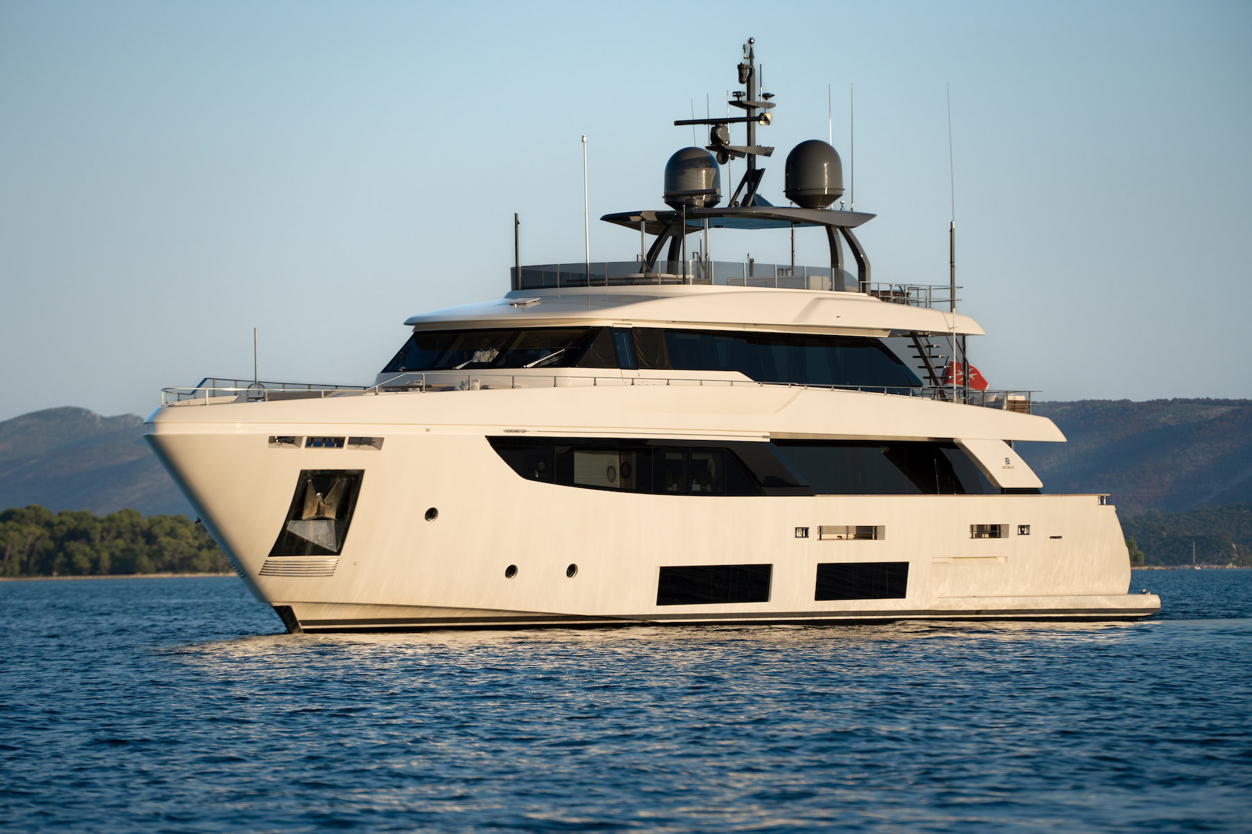 Luxury yacht SK.jpg