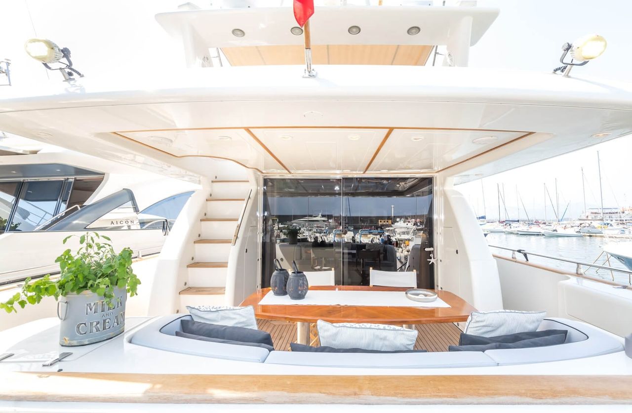 Luxury yacht STRADIVARIA.jpg