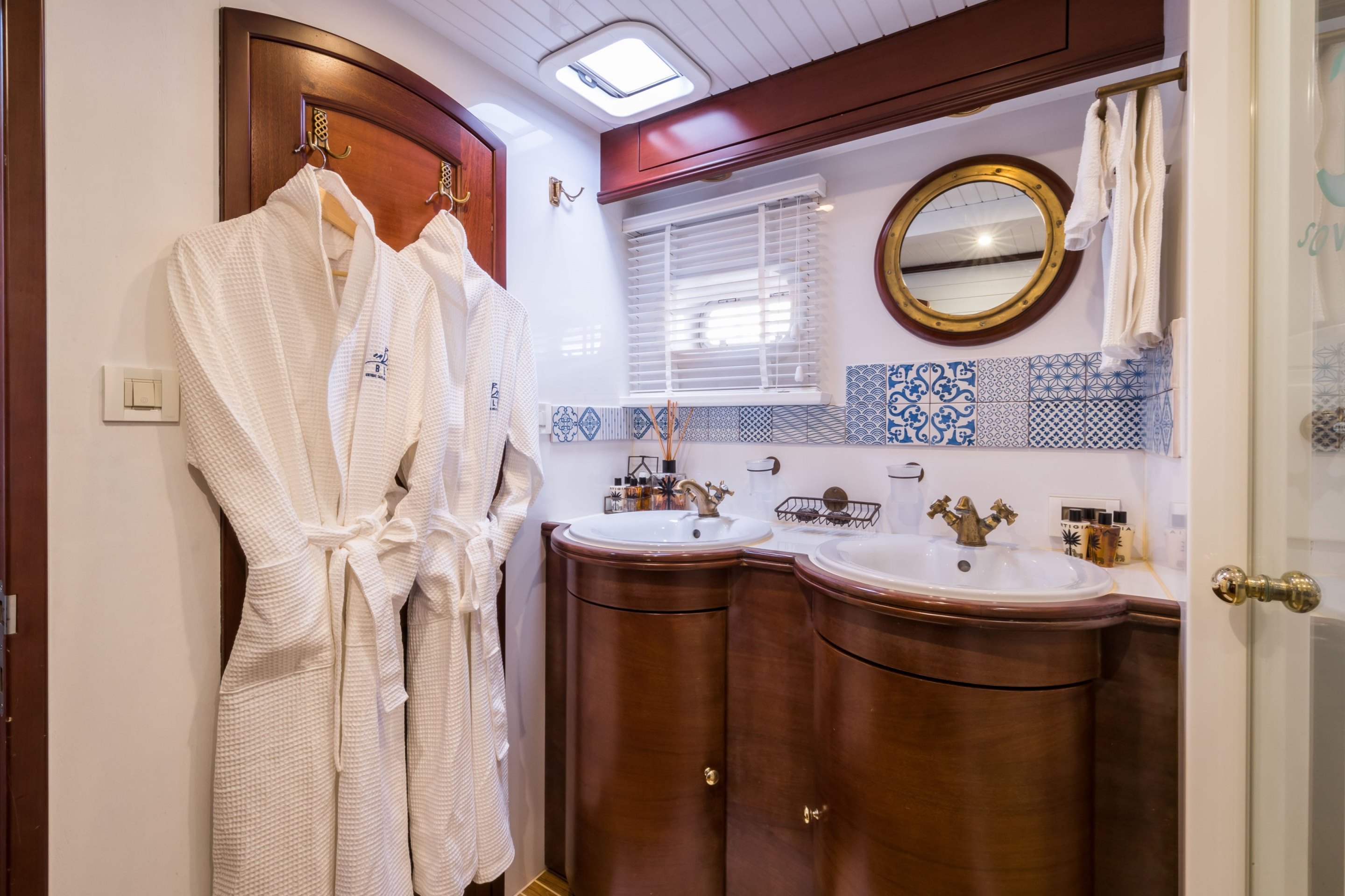 MASTER CABIN BATHROOM.jpg