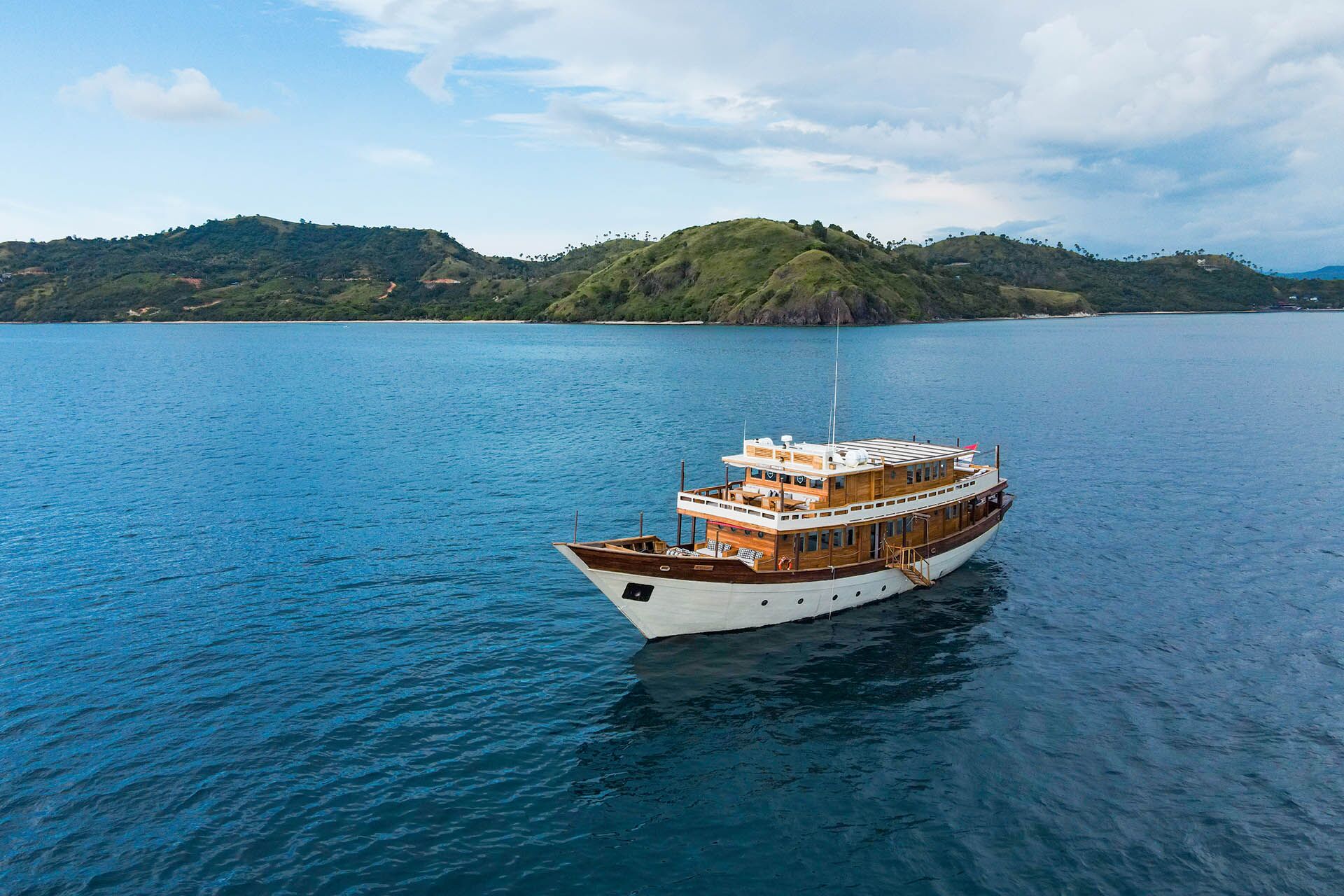 MISCHIEF yacht.jpg
